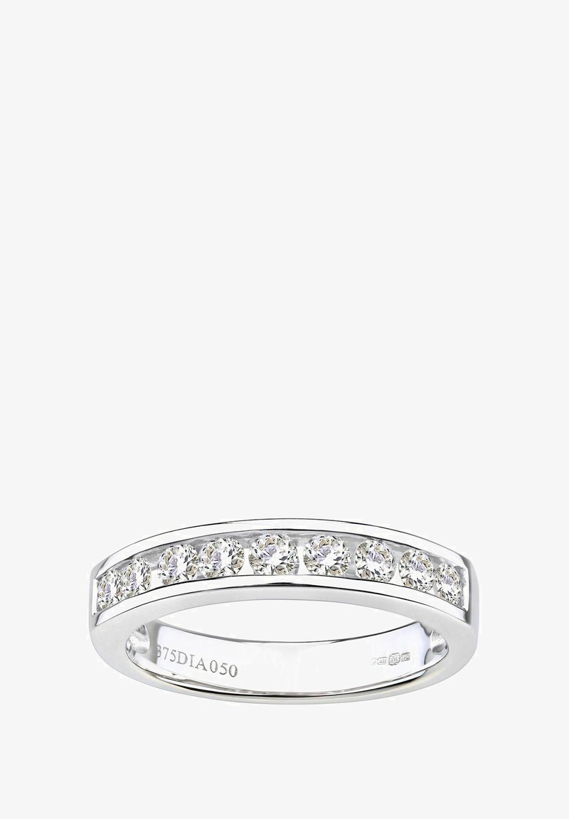 Sidabrinis žiedas su apvalių skaidrių deimantų serija, įstatytų į lygią, glotnią paviršių. Poliruotas paviršius su moderniu dizainu.