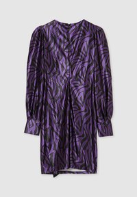 Abito in satin viola con un motivo astratto nero e viola, maniche lunghe e gonfiate, scollatura tonda e chiusura centrale sul retro.