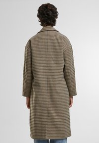 Thumbnail Image 3