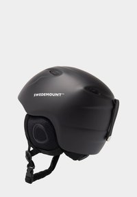 Svart skidhuvud med en slät matt finish, ventilationshål och justerbara remmar. Har märket "SWEDEMOUNT" i vita bokstäver.