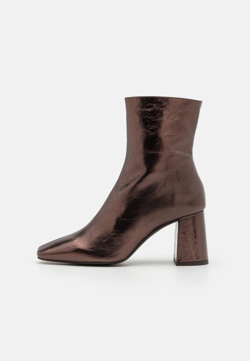 ÁNGEL ALARCÓN - Classic ankle boots - cuarzo metal, Enlarge