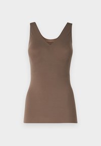 Haut sans manches marron en tissu doux avec un décolleté en V et une coupe ajustée, présentant une texture lisse et des détails de couture minimalistes.