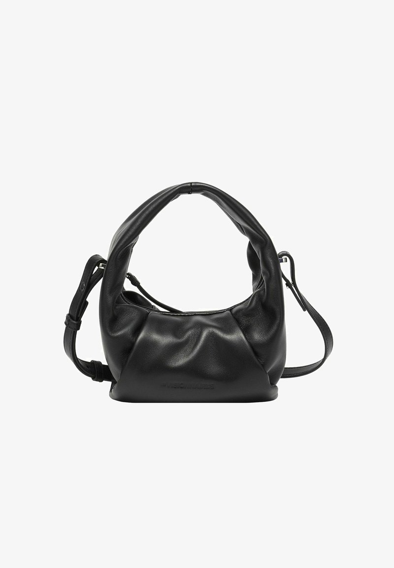 Borsa a tracolla in pelle nera con un design morbido e rilassato, manico arrotondato e tracolla regolabile. Dettaglio del logo in modo sottile sulla parte anteriore.