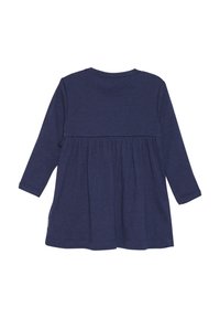 Langsleeve jurk van donkeren marineblauwe geribbelde stof. Heeft een aansluitend lijfje en een uitlopende rok. Eenvoudige ronde halslijn en opgerolde manchetten.