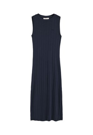 Granatowa sukienka midi z dzianiny prążkowanej, bez rękawów, z okrągłym dekoltem i subtelnym bocznym rozcięciem.
