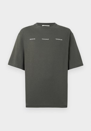 Czarny szary, oversize t-shirt wykonany z bawełny. Posiada okrągły dekolt i krótkie rękawy. Na przodzie znajduje się nadrukowany tekst w kolorze białym.