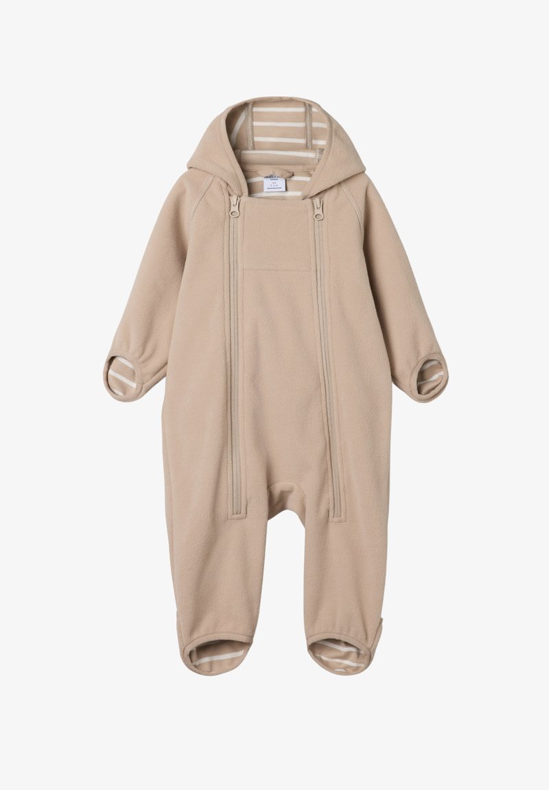 Beige fleece babysuit met een capuchon. Voorzien van ritssluitingen aan de voorkant, lange mouwen en gestreepte voering op de capuchon en manchetten.