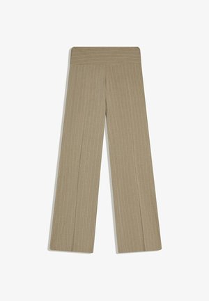 Széles szárú, bézs színű nadrág finom függőleges csíkokkal és magas derékrésszel, fehér háttéren, laposan elhelyezve.