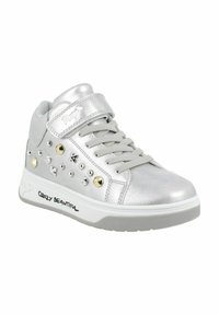 Sneaker alta argento con tomaia in pelle metallizzata, borchie decorative, chiusure con lacci e Velcro, suola bianca e testo "Crazy Beautiful".
