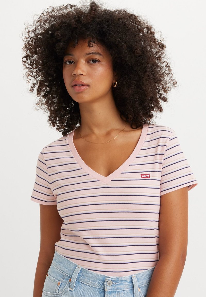 Levi's® - PERFECT V NECK - T-shirt med print - cool chalk pink, Förstora