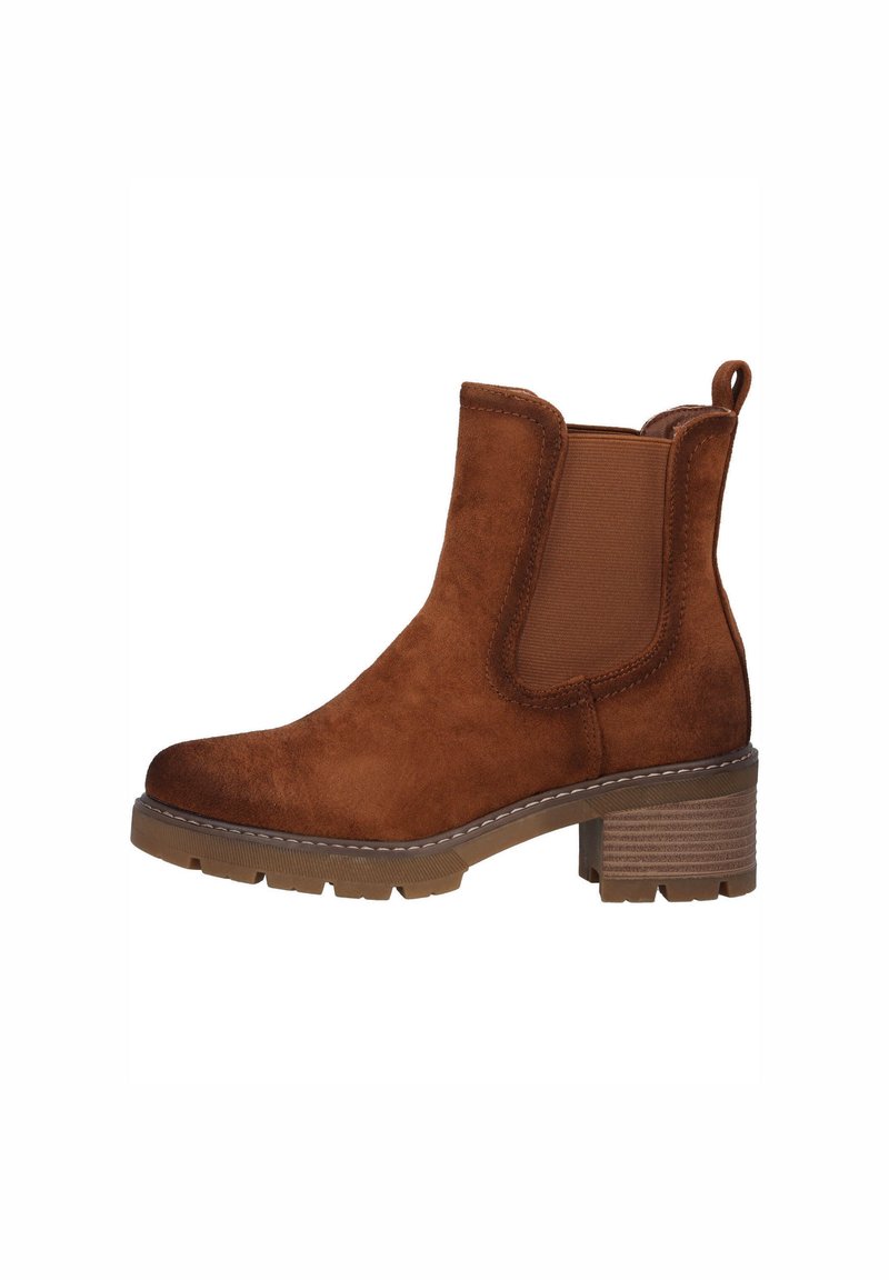 Bottes à cheville en daim marron avec des panneaux latéraux élastiques, bout arrondi et talon bloc texturé. Couture détaillée et tirette à l'arrière.