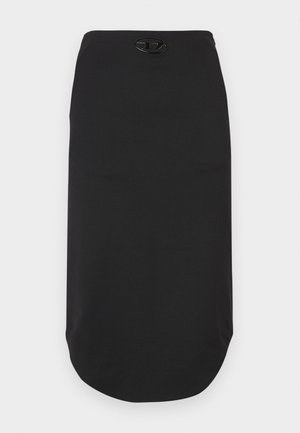 Zwarte kokerrok van een soepel stof. Heeft een afgeronde zoom en een opvallend zwart logo op de tailleband. Eenvoudig ontwerp, zonder patronen.