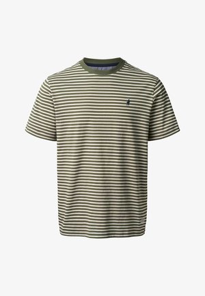 Grün-weiß gestreiftes T-Shirt mit kurzen Ärmeln, Rundhalsausschnitt und kleinem dunklem Logo auf der linken Brust.