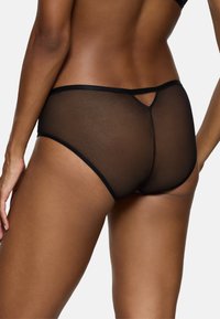 Schwarze Netz-Hüfthosen mit hoher Taille, die ein durchsichtiges Design, glatte Kanten und ein Ausschnitt-Detail auf der Rückseite aufweisen.