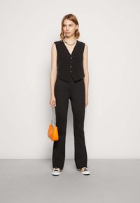 ONLY ONLASTRID SHORT FITTED - Strukirani kaput - black