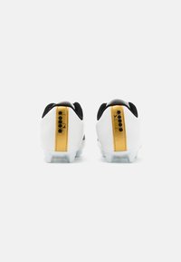 Diadora CATTURA II JR UNISEX - Nogometne kopačke za čvrstu podlogu - white/black/gold