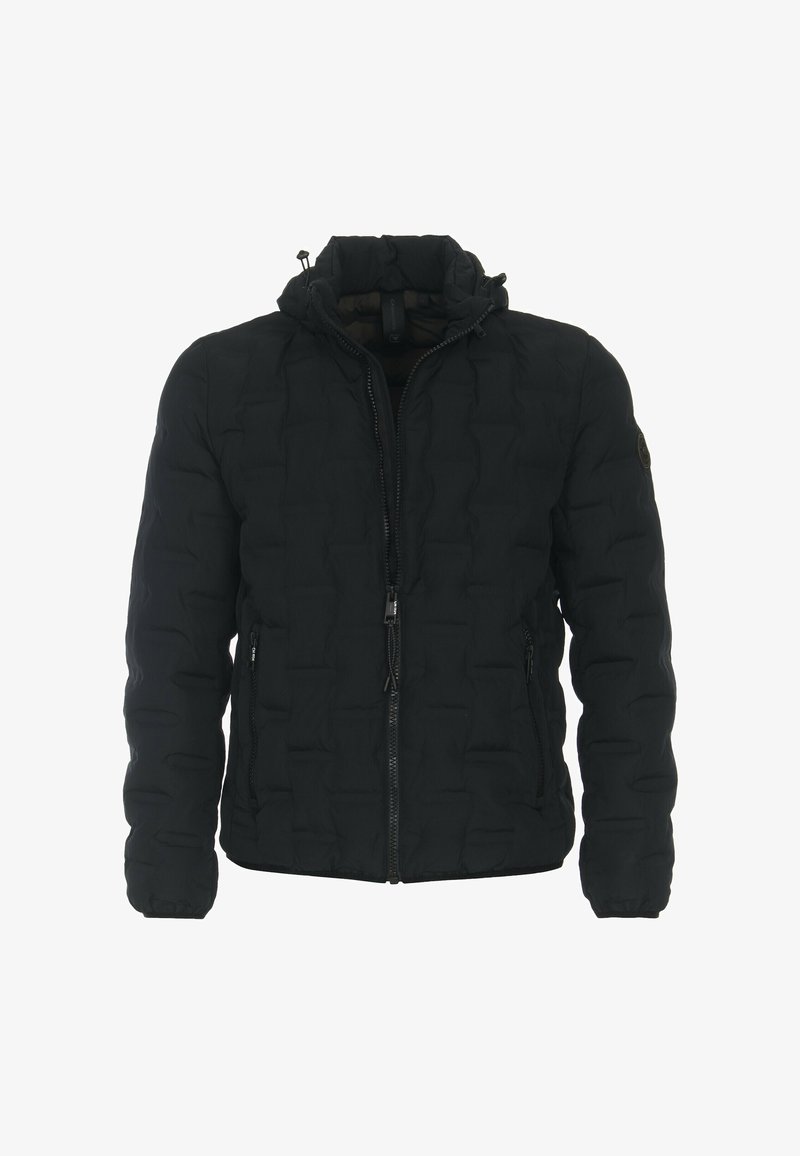 Črna zimska jakna s kapuco, z zadrgo, prešita zasnova in vrvico; ima dva stranska žepa in logotip na rokavu.