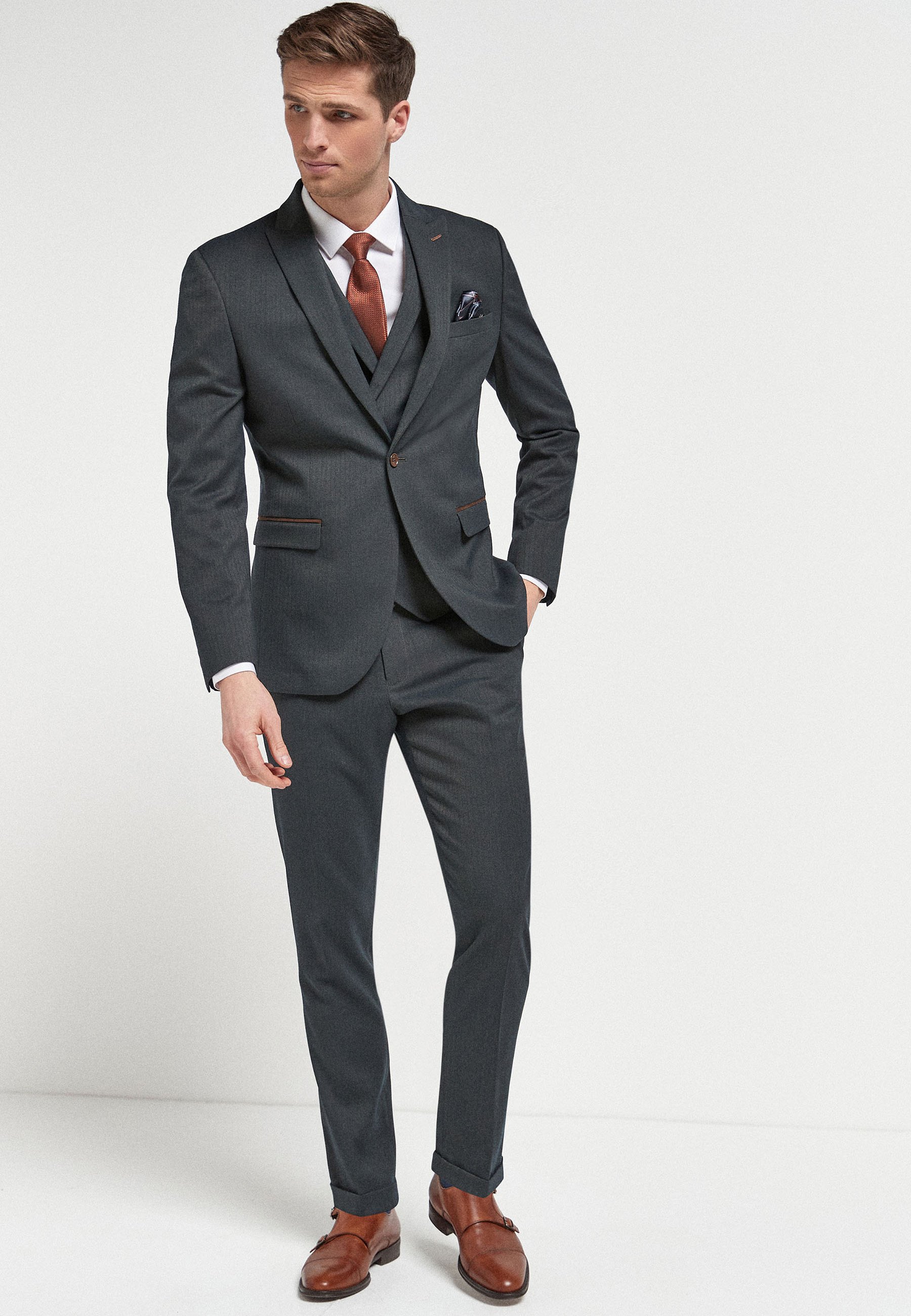 Cómo combinar los zapatos con un traje negro | Gonzalo Larrainzar - Sastres  Madrid