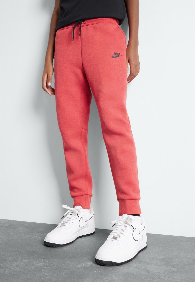 Nike Sportswear TECH FLEECE PANT - Träningsbyxor - light universal red/black