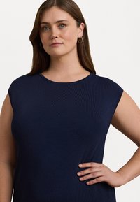 Lauren Ralph Lauren Woman TWO TONE CAP SLEEVE SHIFT SWEATER DRESS - Laisvo kirpimo suknelė - refined navy/white