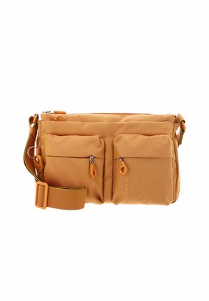 Sac bandoulière orange avec sangle réglable, deux poches avant zippées et finition en tissu texturé.