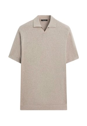 Béžové polo tričko s krátkým rukávem, žebrovaným lemem a výstřihem s výřezem, vyrobené z měkké pletené látky.