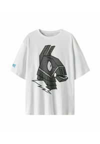 Bílý bavlněný tričko s černou grafikou koně s geometrickými vzory a bleskovými akcenty. Modrý text "FORTNITE" na rukávu.