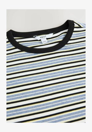 Camicia a maniche corte a righe con strisce verticali nere, bianche, blu e gialle. Tessuto a costine con collo rotondo nero.