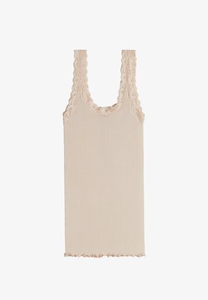 Beige ribbet tanktop med dekorativ blondekant ved halsudskæringen og armåbningerne; bølget afslutning nederst; blød stofstruktur.