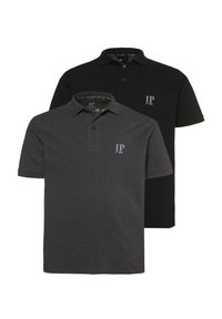 Dwie koszulki polo w kolorze czarnym i ciemnoszarym, z klasycznym kołnierzykiem, krótkimi rękawami oraz małym haftowanym logo na piersi.