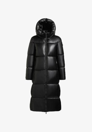 Giacca puffer nera in pelle con cappuccio, caratterizzata da una silhouette lunga, texture trapuntata e chiusura con zip frontale.