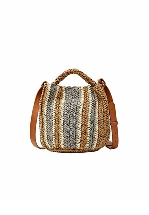 Wiklinowa torebka ze słomy z pionowymi paskami w kolorach brązowym, beżowym i szarym, wyposażona w plecioną rączkę oraz regulowany, jasnobrązowy skórzany pasek na ramię.