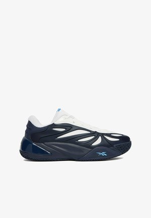 Niedriger sportlicher Sneaker in Weiß und Marineblau mit blauen Akzenten, mit einer skulptierten Sohle und Reebok-Logo an der Seite.