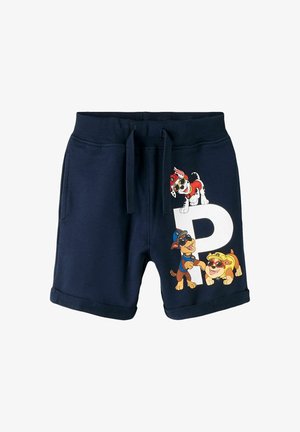 Shorts pour enfants bleu marine avec taille élastiquée à cordon, représentant trois chiens dessinés portant des lunettes de soleil et des casques de chantier autour d'une grande lettre blanche "P".