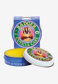 Badger nagelvård i en vit burk, med gul sheasmör inuti, i färgglad förpackning som visar en illustration av en vessla och text.