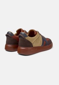 Camper SNEAKERS - Zapatillas - braun rot