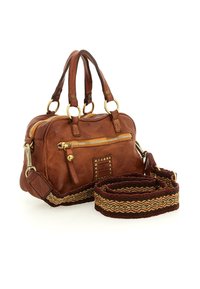 Borsa a mano in pelle marrone con cerniere dorate, doppi manici e una tracolla intrecciata staccabile con motivi geometrici.
