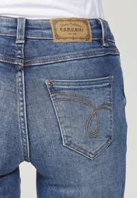 Koroshi LARGO - Aptempti džinsai - azul osc   dark blue