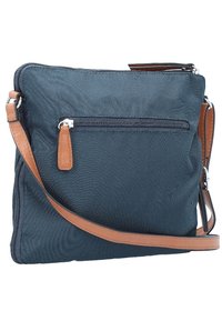 Borsa a tracolla in nylon blu navy con una tracolla in pelle beige, dotata di una tasca frontale con zip e texture liscia. Design compatto per l'uso quotidiano.