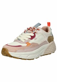 Tenisky s bílou síťovinou, akcenty v růžové a béžové semišové kůži, detaily v oran žové a vínové barvě, texturovaná podrážka a barevné tkaničky.