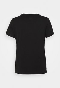 Camiseta de algodón negra con mangas cortas, escote redondo y un corte relajado. Textura suave y sin adornos ni patrones visibles.