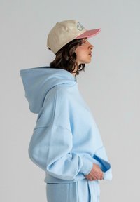 Thumbnail Image 6
