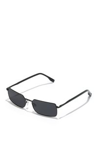 Gafas de sol con lentes rectangulares negros, marco delgado de metal negro y varillas rectas negras. Presentan un diseño minimalista sin hardware visible y sin patrones.