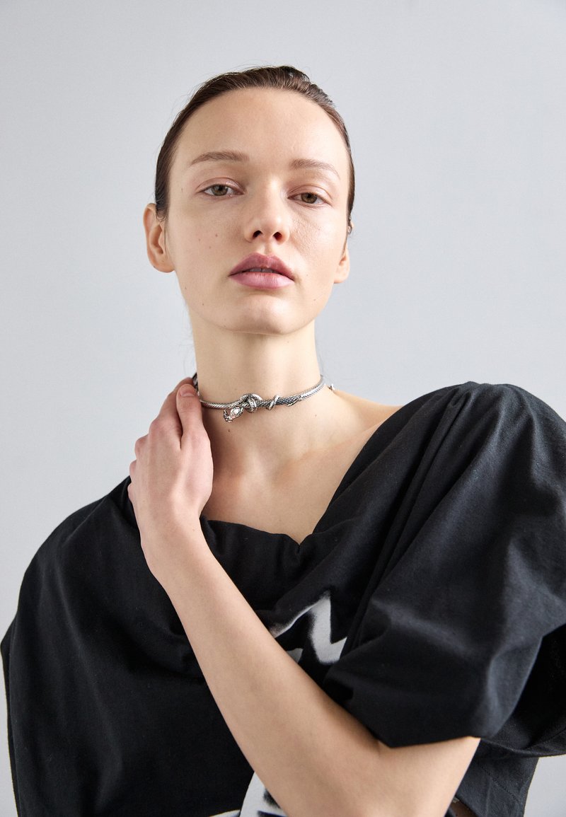 Collana Alchemy Gothic The Black Goddess: Colore Argento, Con Cristalli Österreicherin
