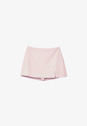 Vaaleanpunainen epäsymmetrinen minihame, jossa pieni sivuhalkio ja piilotettu sisäkerros, esitetty valkoisella taustalla.