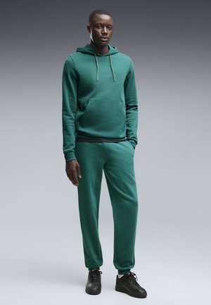 Puma, PUMA X ASTON MARTIN ARAMCO F1® TEAM ESSENTIALS HOODIE - Kapuzenpullover - green lux