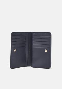 Tommy Hilfiger TIMELESS MED BI FOLD - Piniginė - space blue
