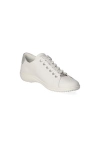 Baskets en cuir blanc avec un bout arrondi, des lacets plats, un accent texturé au talon et une semelle en caoutchouc dotée d'un motif de semelle.