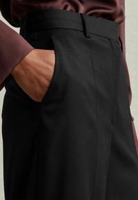 Reiss HAISLEY - Kelnės - black