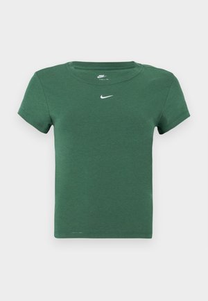 Zelené tričko Nike z mäkkej bavlny s okrúhlym výstrihom, krátkymi rukávmi a bielym logom na hrudi.